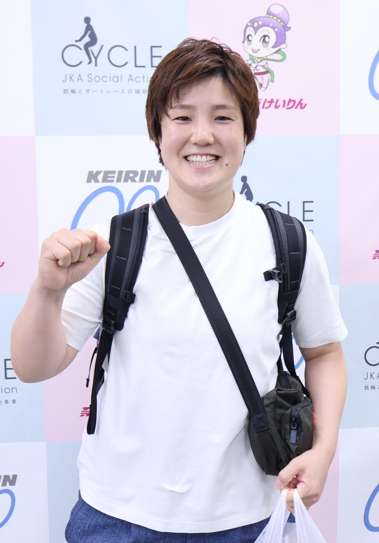 小林莉子がお疲れモードで競輪場に到着した