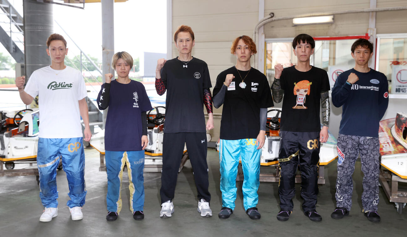 ドリーム戦出場選手、左から佐藤翼、遠藤エミ、白井英治、山田康二、新田雄史、毒島誠（撮影・柴田隆二）
