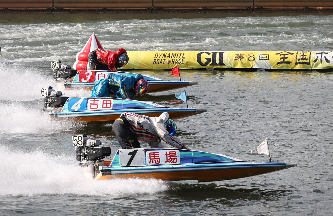 予選11R、1着馬場貴也、2着吉田拡郎、3着白井英治（撮影・柴田隆二）
