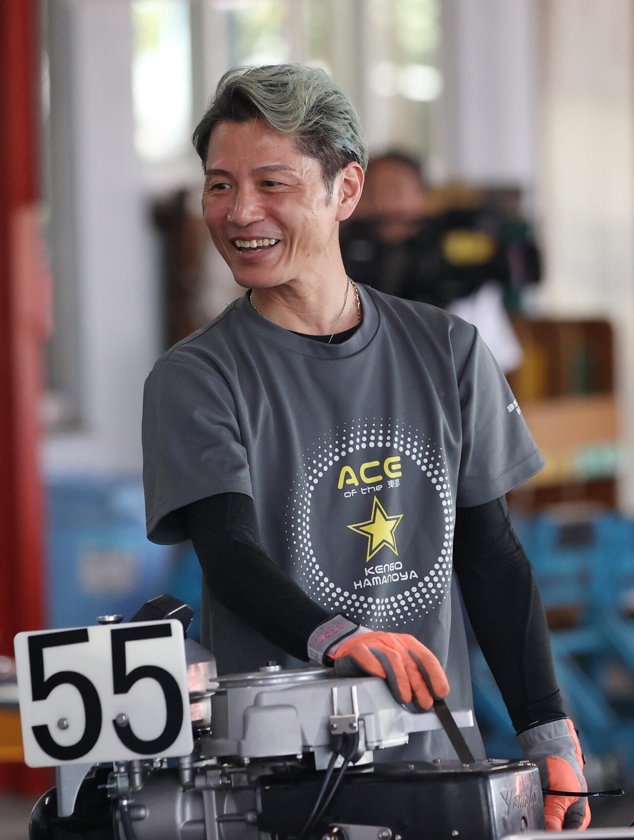 笑顔を見せる浜野谷憲吾（撮影・柴田隆二）