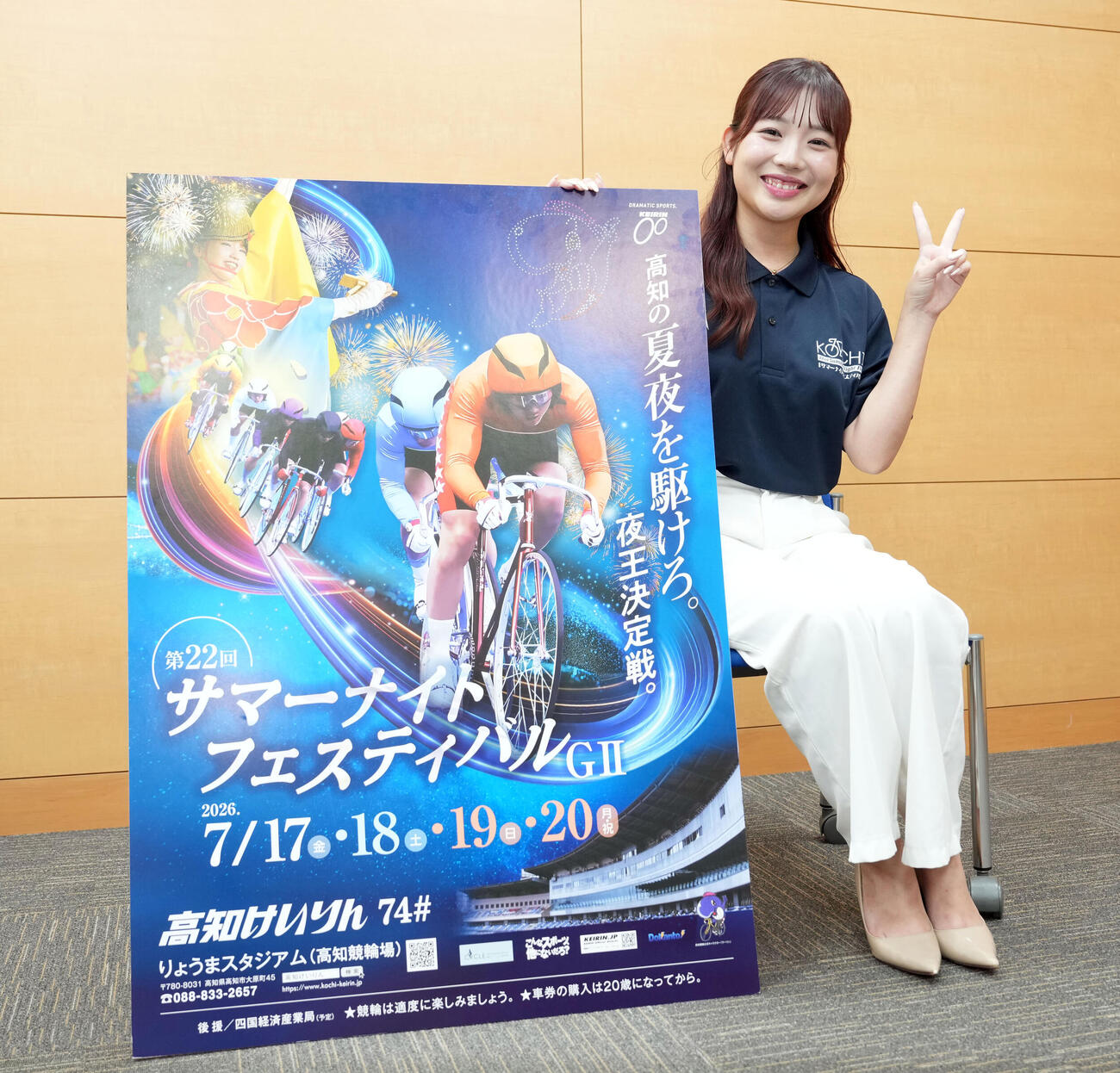 「サマーナイトフェスティバル」のPRをするキャンペーンレディーの奴田原優奈さん（撮影・たえ見朱実）