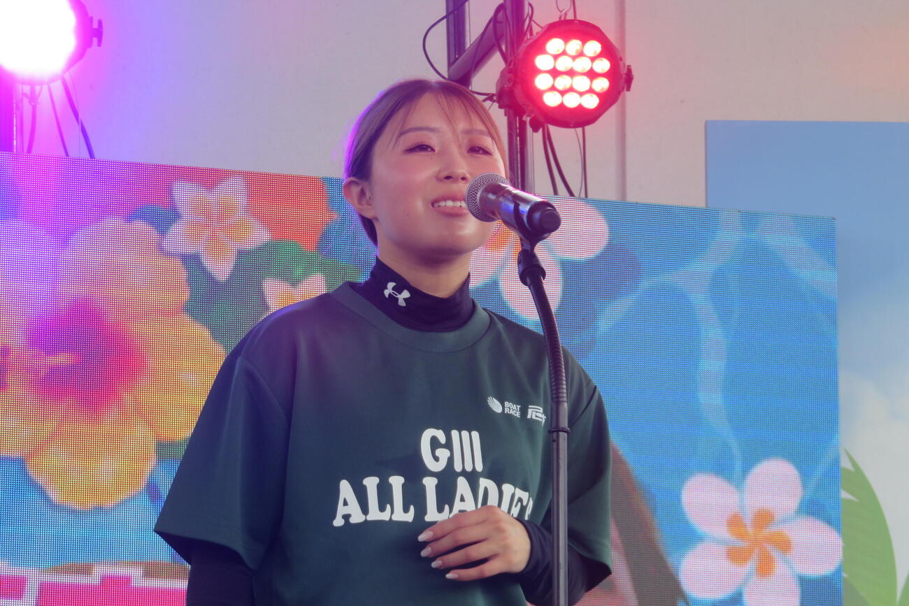 山崎小葉音は開会式で豪快な“シュート”を披露した