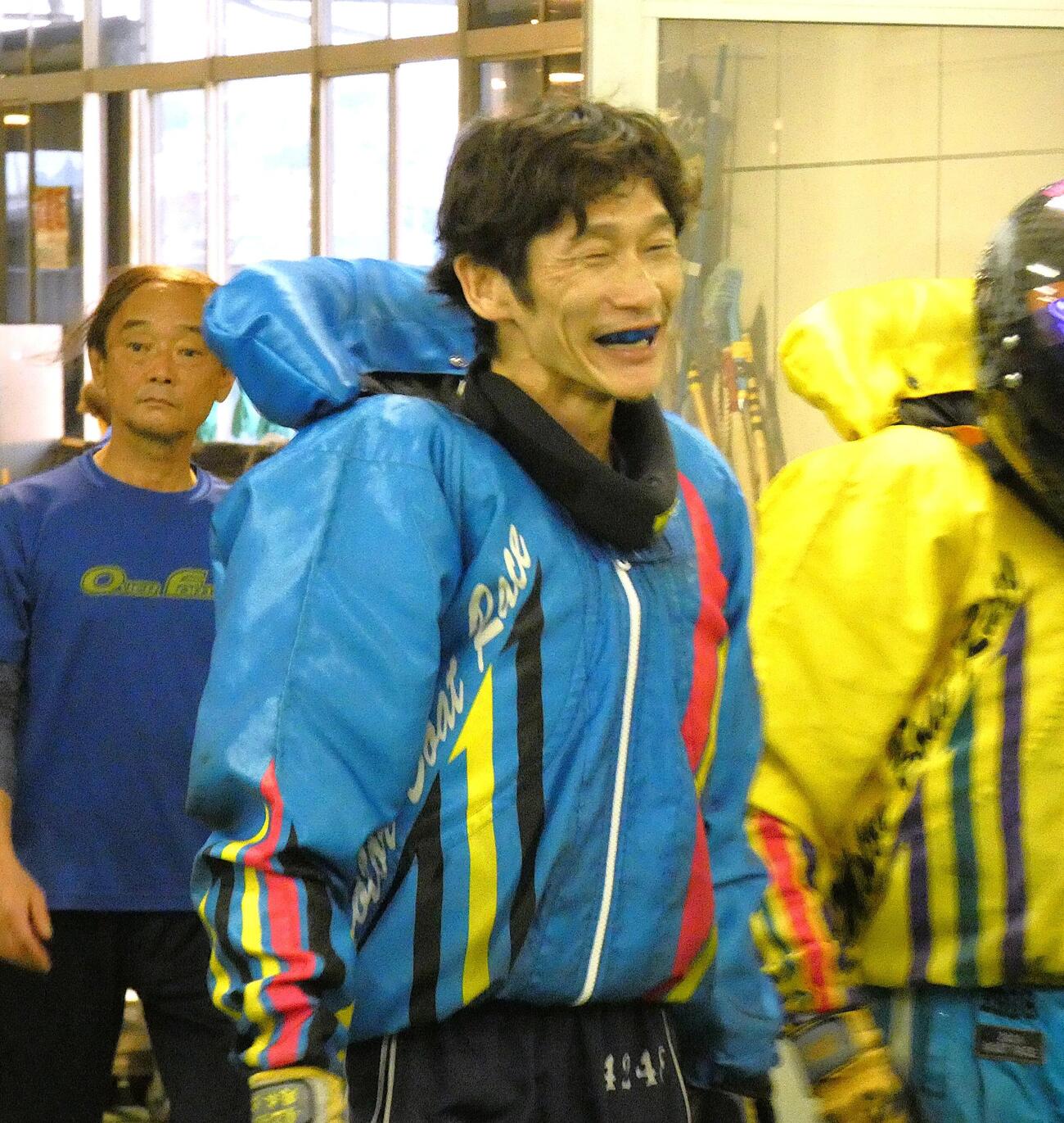 岡本大がデビュー初優勝に向けて握る
