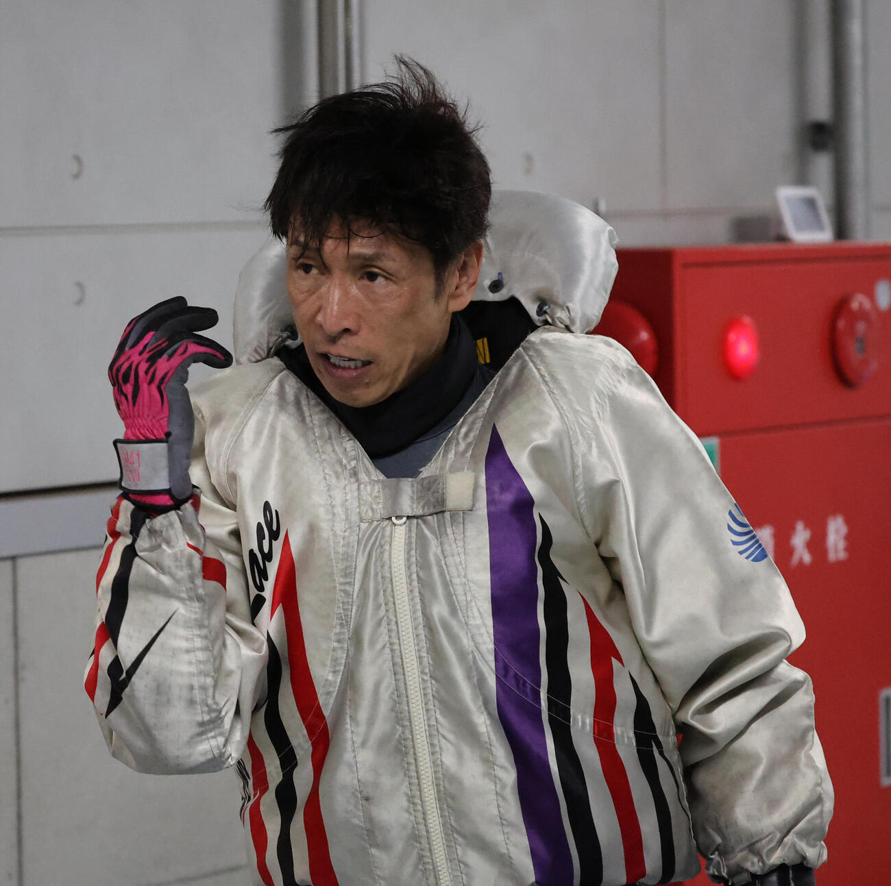 12Rドリーム戦を制した池田浩二はダッシュでインタビュー会場に向かう（撮影・西尾就之）