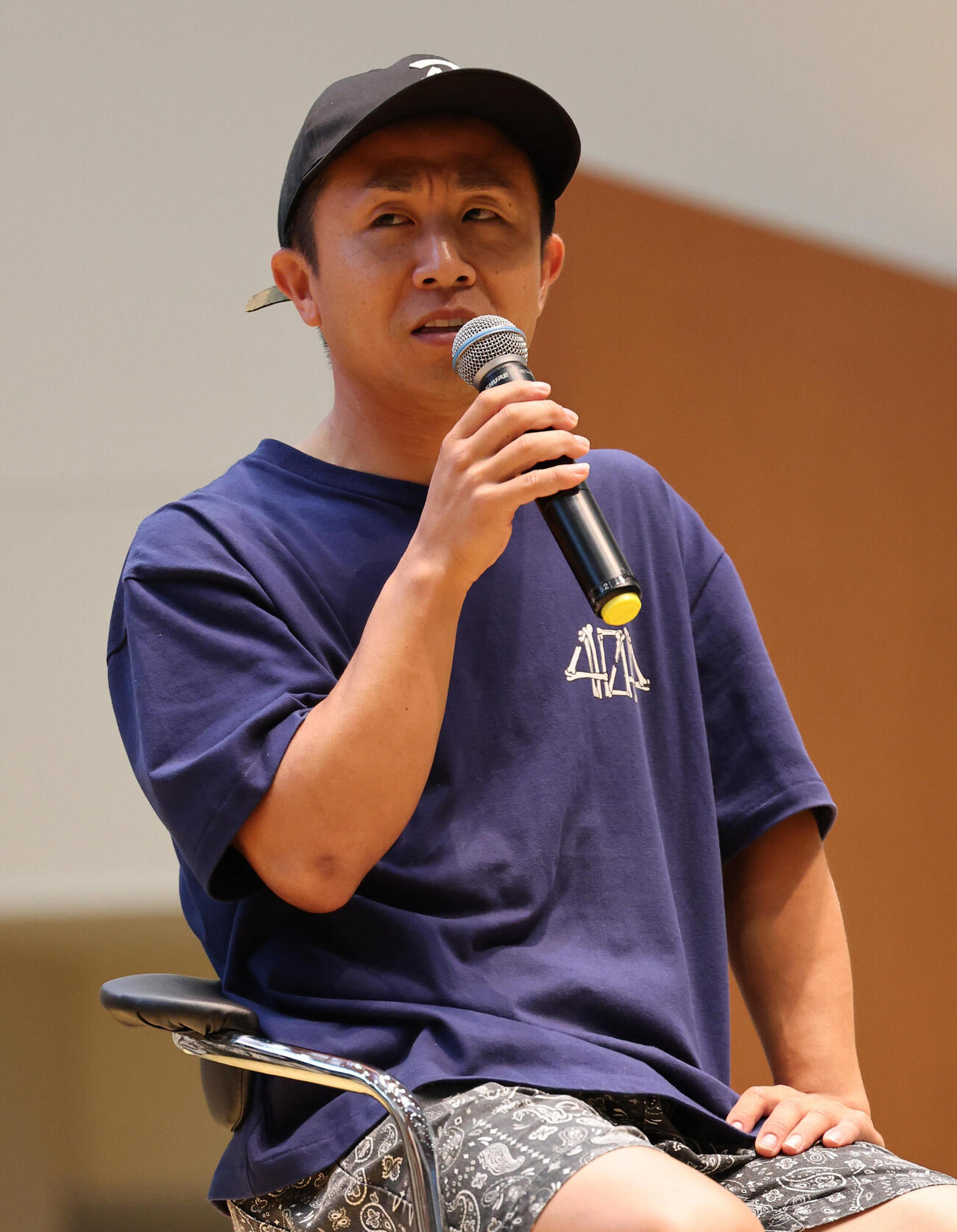 レース前のトークショーで語る菅章哉選手（撮影・西尾就之）