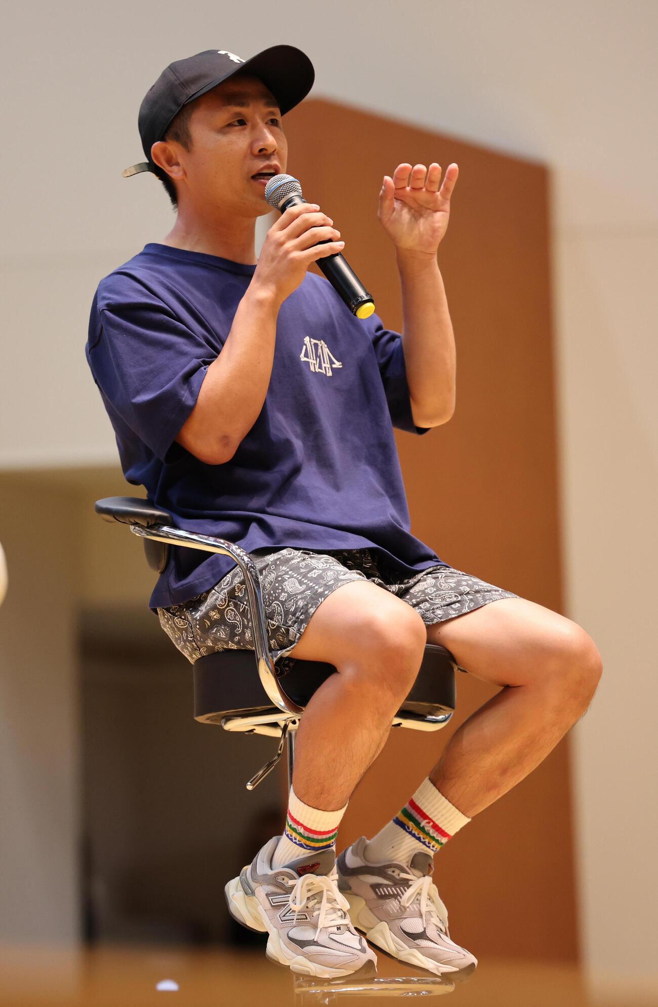 レース前のトークショーで語る菅章哉選手（撮影・西尾就之）