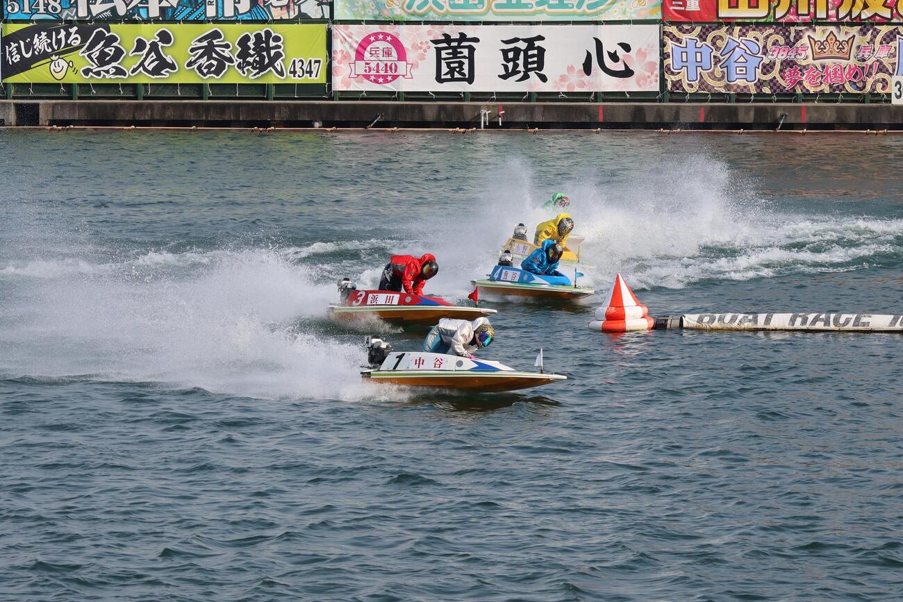 優勝戦は中谷朋子がインから堂々と他艇の攻撃をシャットアウト。地元では約8年ぶりのVをつかんだ（撮影・北條直治）
