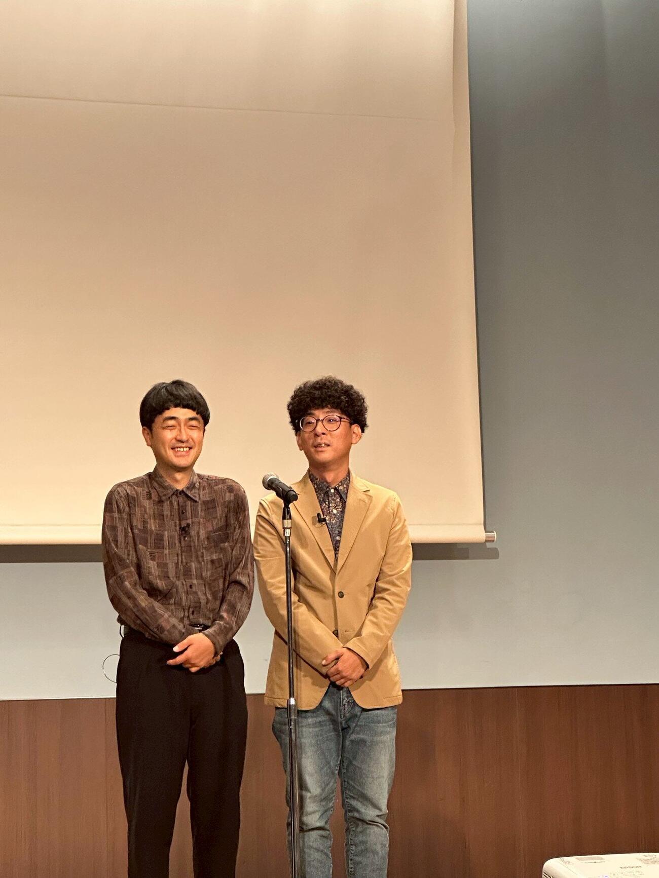 びわこSG第31回オーシャンカップ前夜祭に登場した、お笑いコンビたくろうの赤木裕（左）と木村バンド（右）