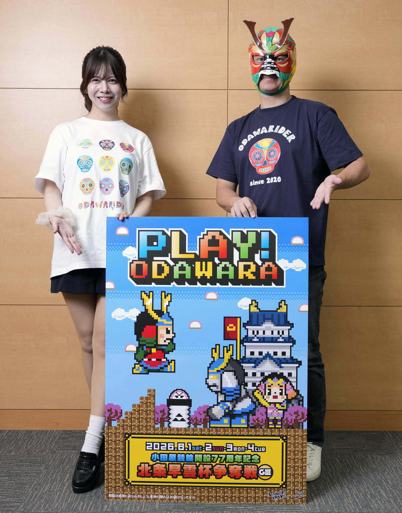 小田原競輪のPRで来社する桜井奈津（左）とオダワライダー（撮影・小島史椰）