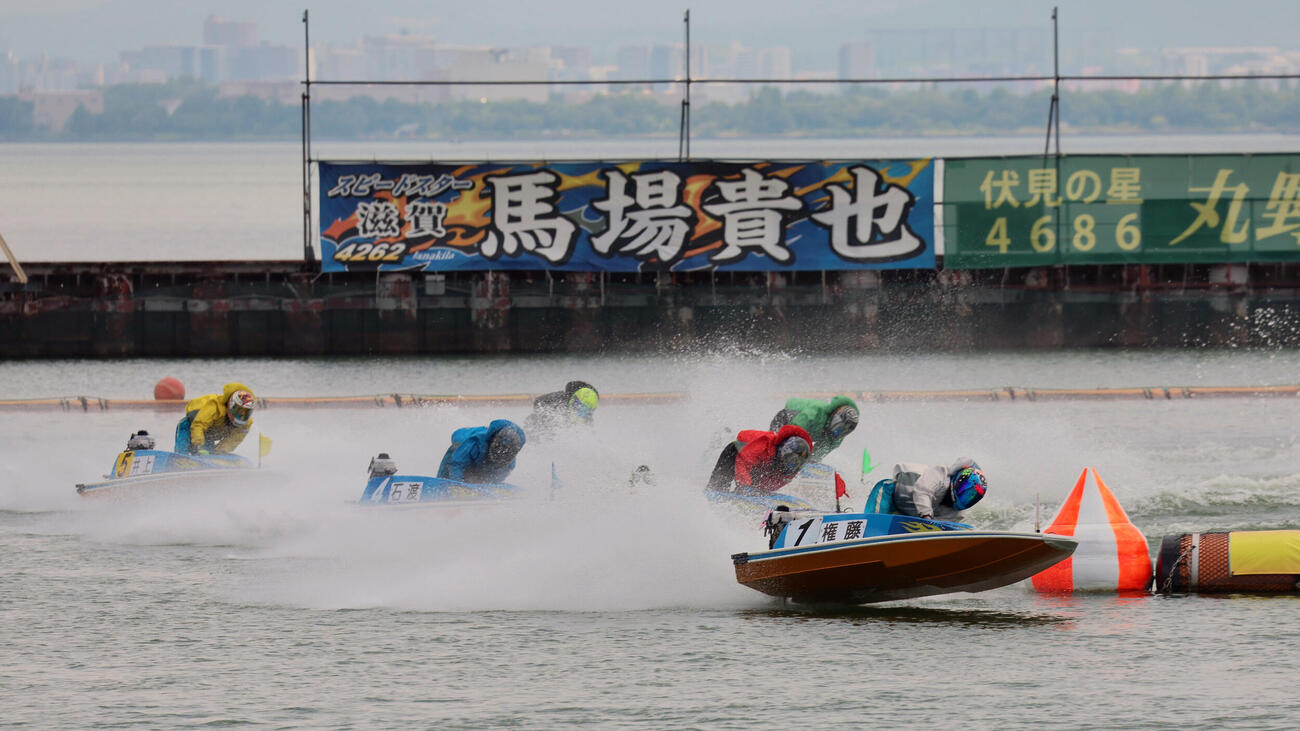 3日目4R、1周目2Mを先頭で回り、そのまま制した権藤俊光（撮影・宮崎幸一）