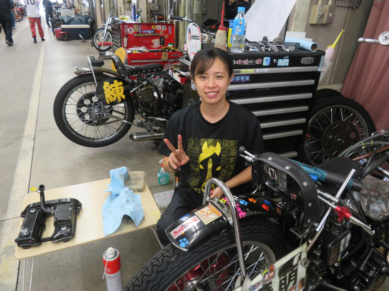 開幕戦で落車して心配された田崎萌が元気な姿で取材に応じる（撮影・小川将司）