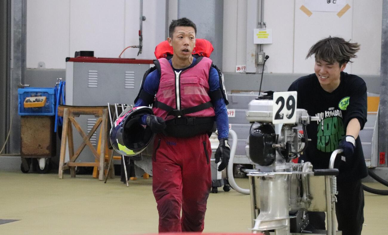 前回V機を手にした岩永節也が奮闘する