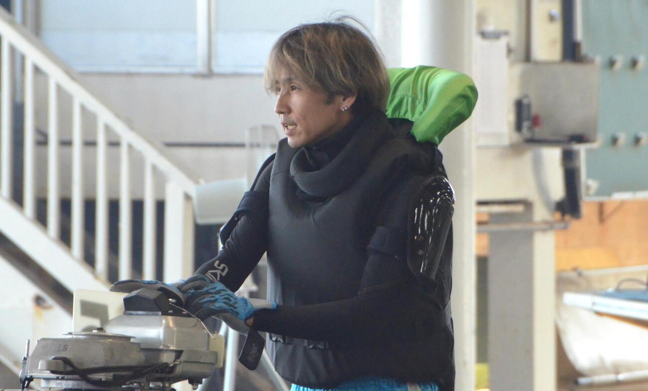 重成一人が持ち前のハンドルワークで優出を狙う