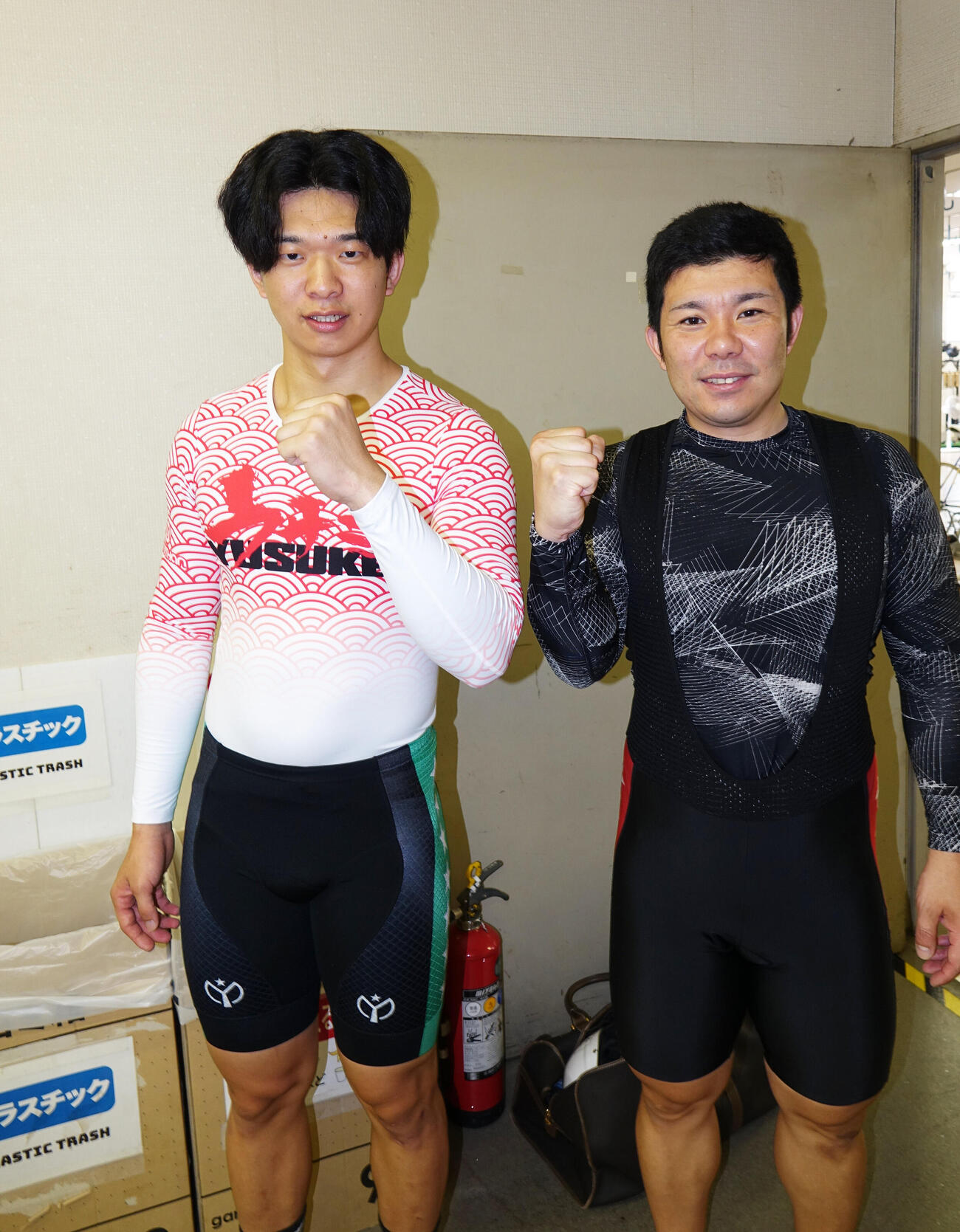 安達光伸（左）は師匠の不破将登との同時あっせんで気合十分