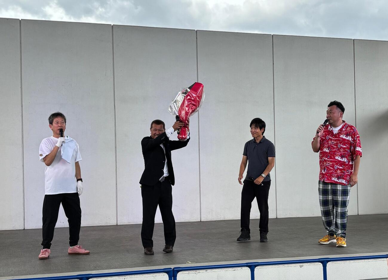 左からちゃらんぽらん冨好、星野政彦さん、冨好祐真さん、グランジ大