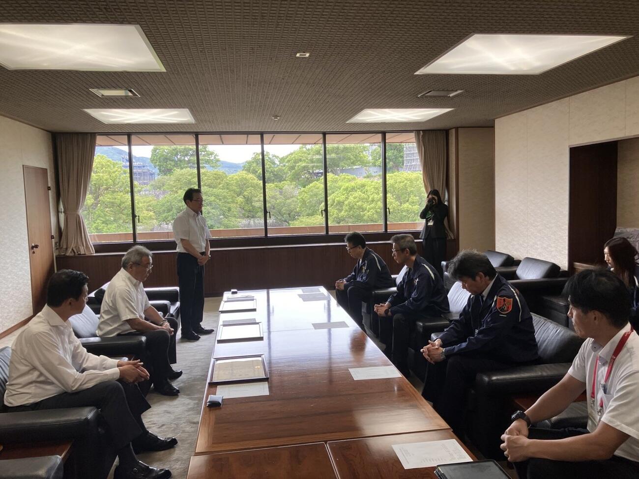 10日、競輪関係3団体が熊本市役所を訪れて、大西一史市長を表敬訪問した