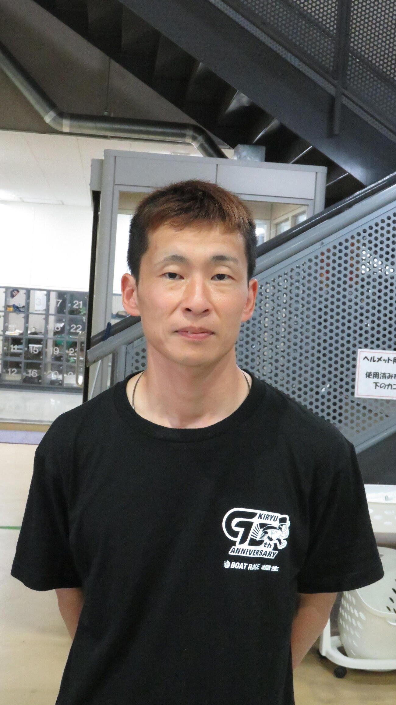 桐生ボート70周年記念Tシャツを着る群馬支部支部長の土屋智則