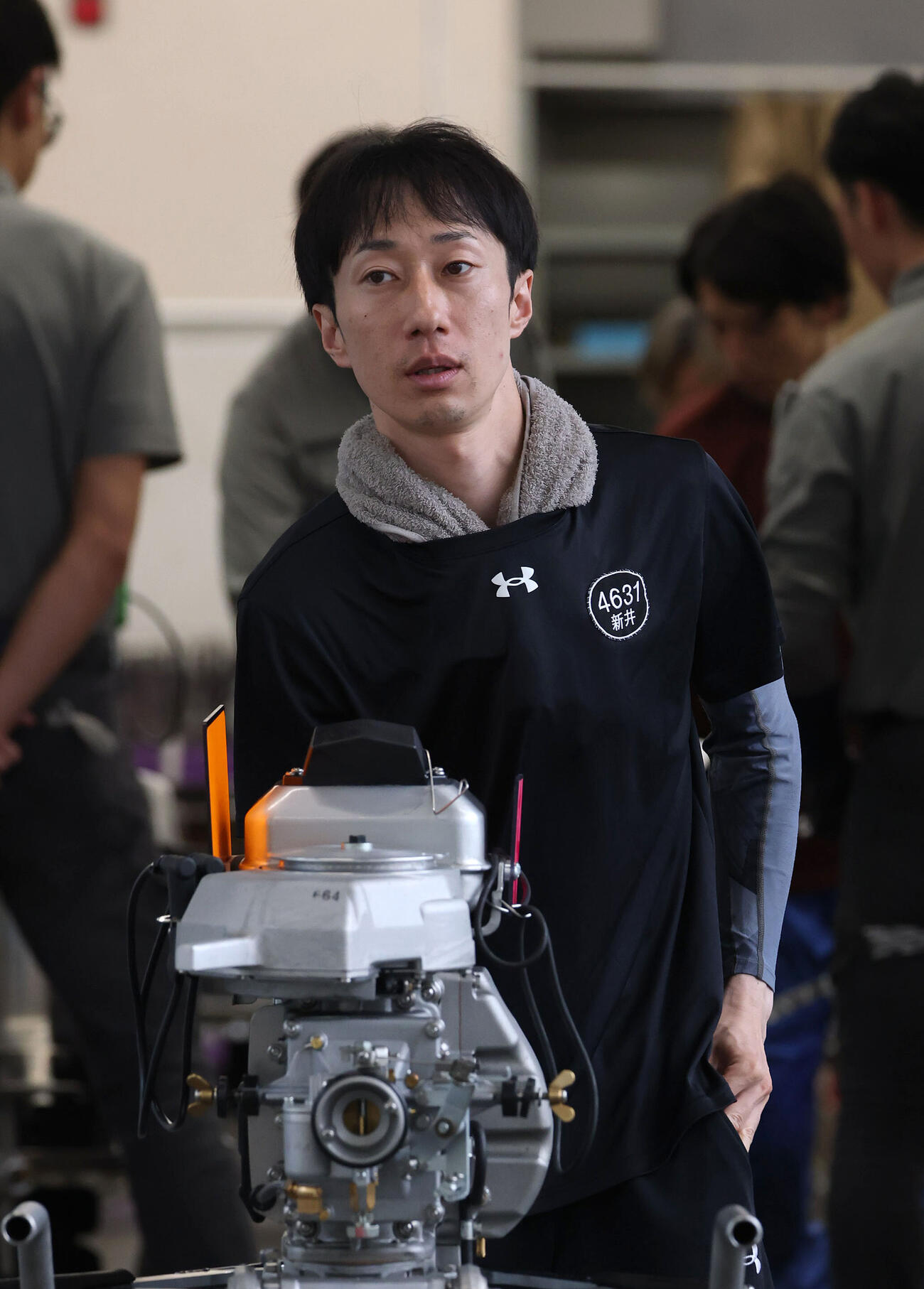 新井英孝がパワー勝負で波乱を呼ぶ