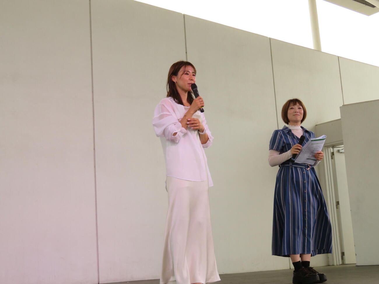 鎌倉涼が涼しげなファッションで集まった大勢のファンを魅了した