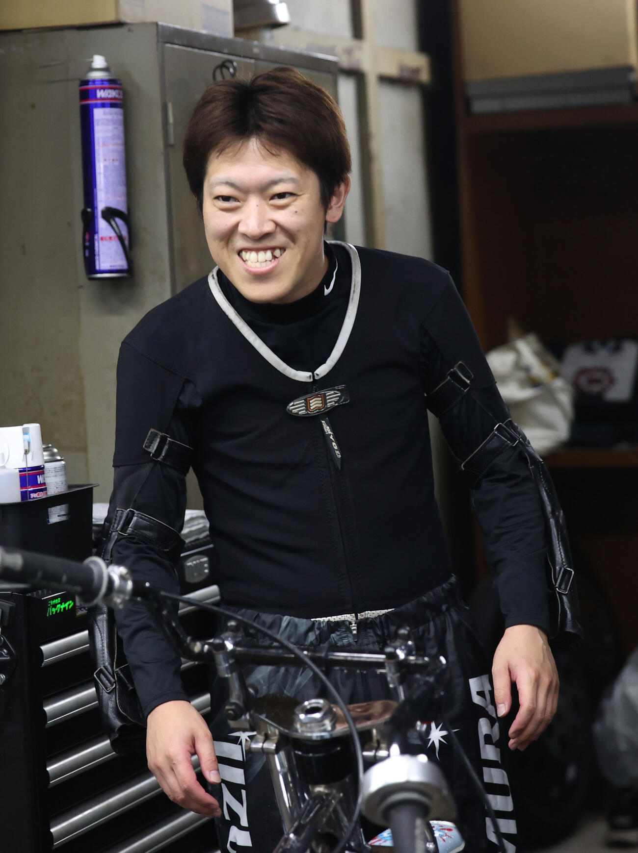 予選5Rで2着の中村杏亮は笑顔を見せる（撮影・柴田隆二）