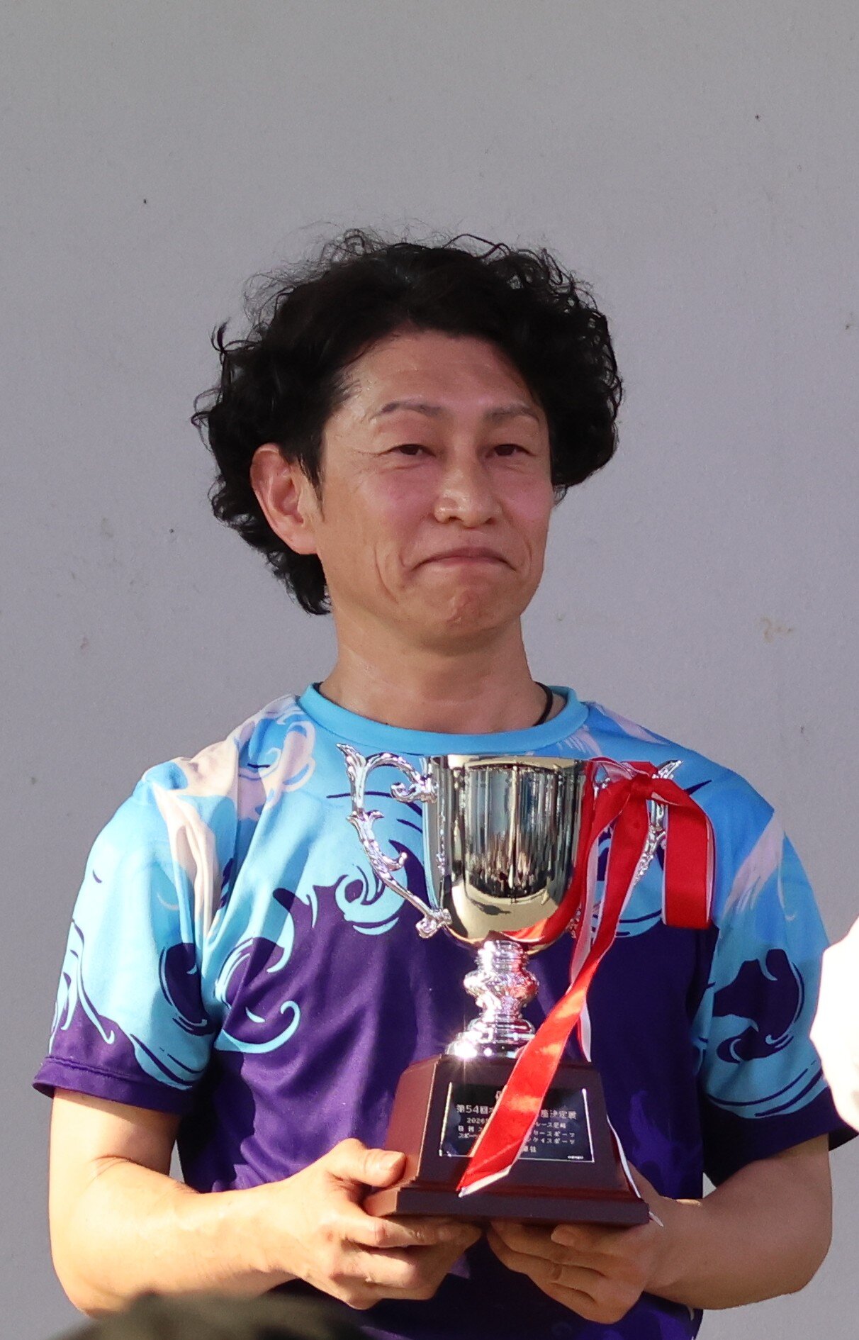 優勝戦は吉川元浩が貫禄のV。優勝カップを手に笑顔を見せた（撮影・北條直治）
