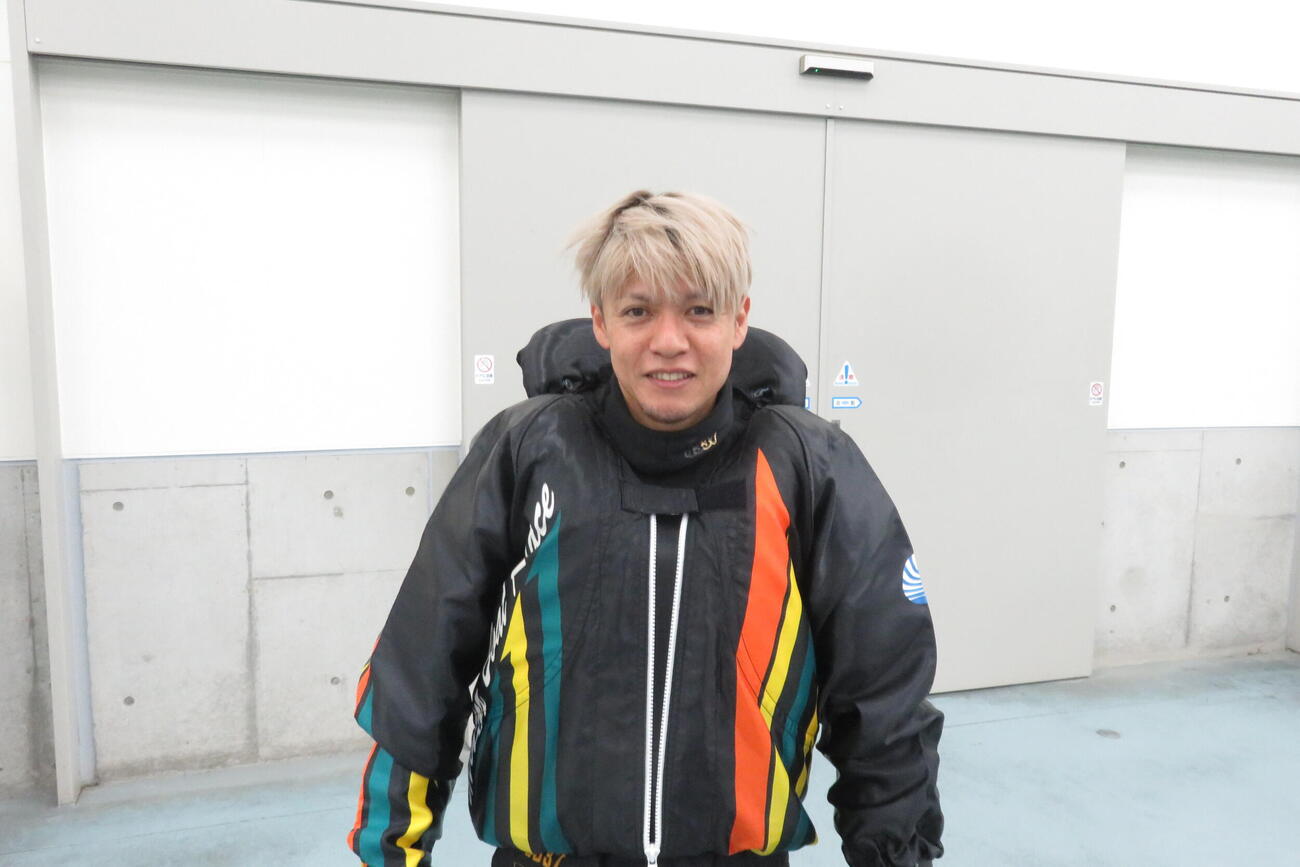 平本真之がこん身のターンを見せる