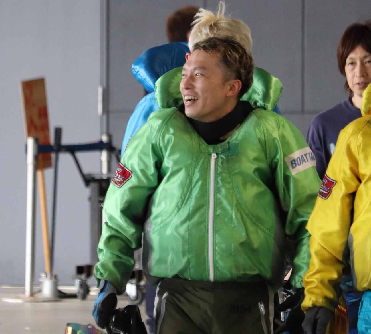 村松栄太が2日目7Rを制して満面の笑みを浮かべた
