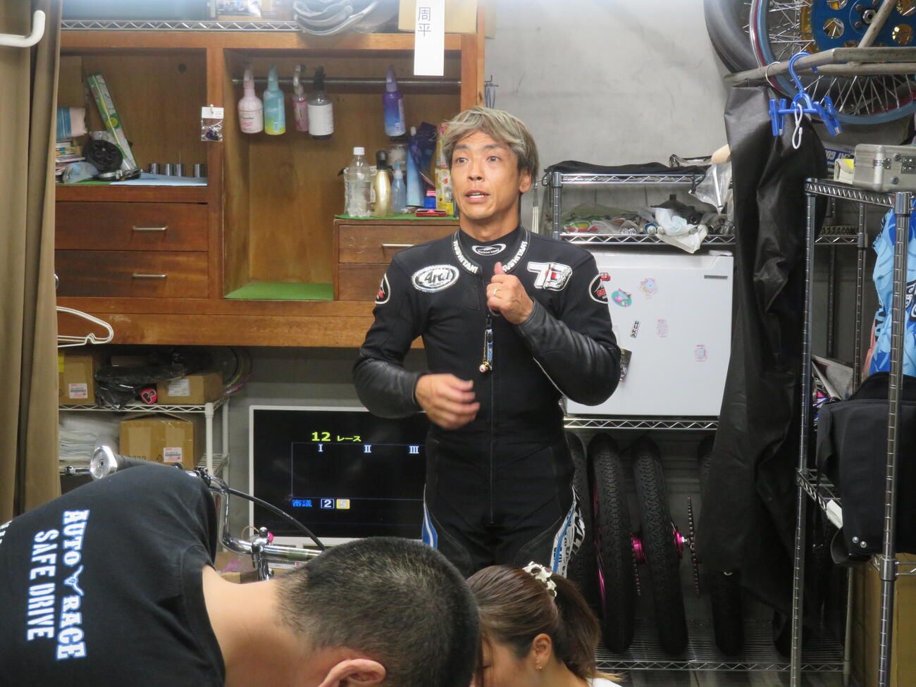 優勝戦を2着で終えてロッカーに引き揚げてきた青山周平（撮影・小川将司）