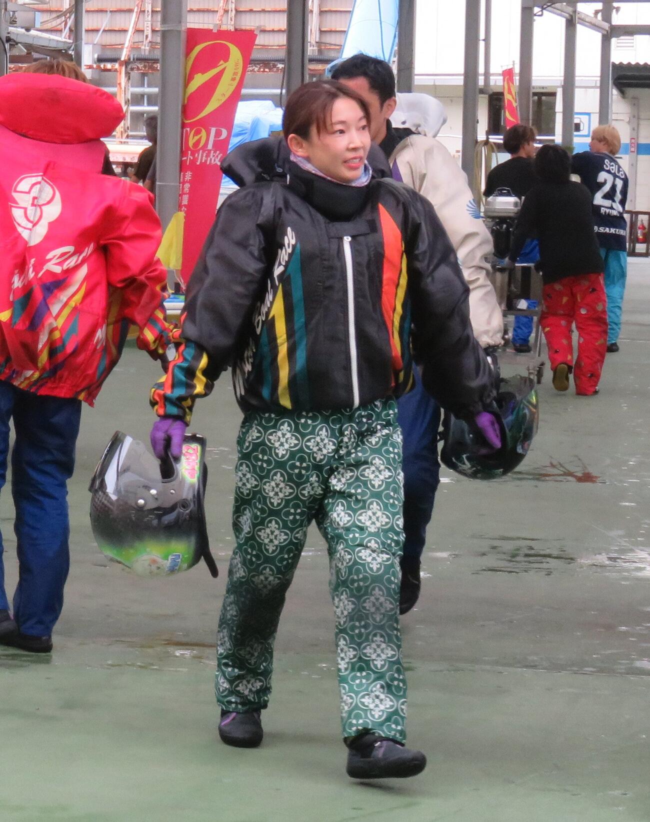 守屋美穂は初戦の7Rを差し切って勝利した