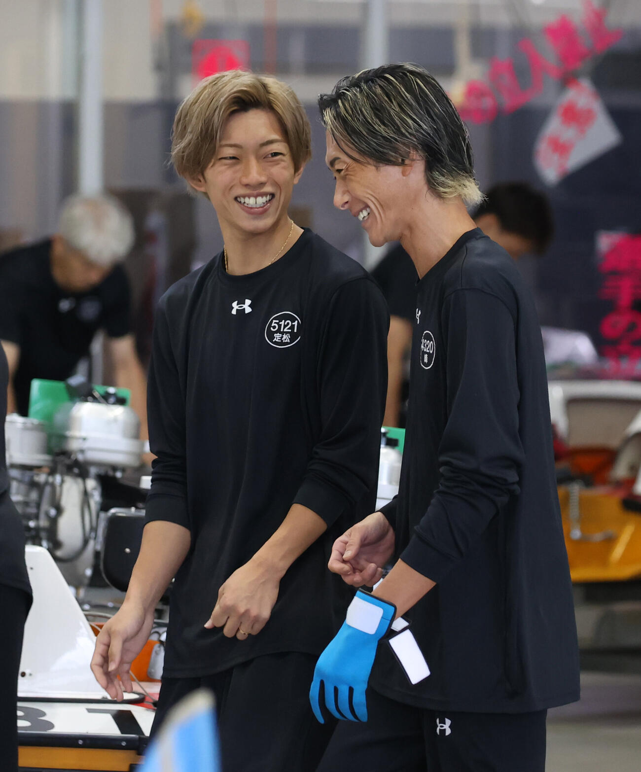 定松勇樹（左）と峰竜太（撮影・柴田隆二）