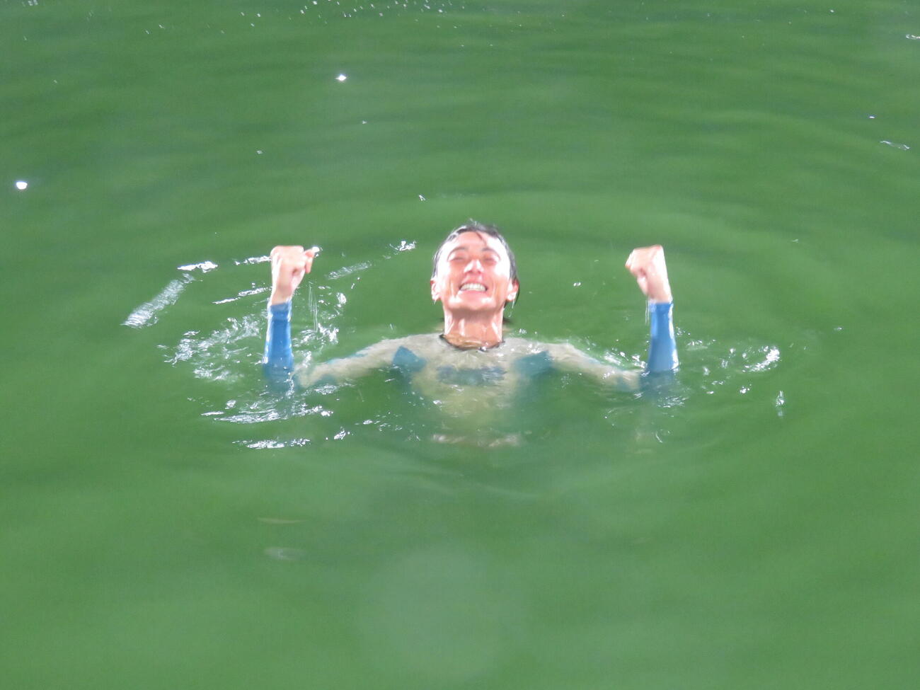 水神祭の祝福を受ける峰竜太