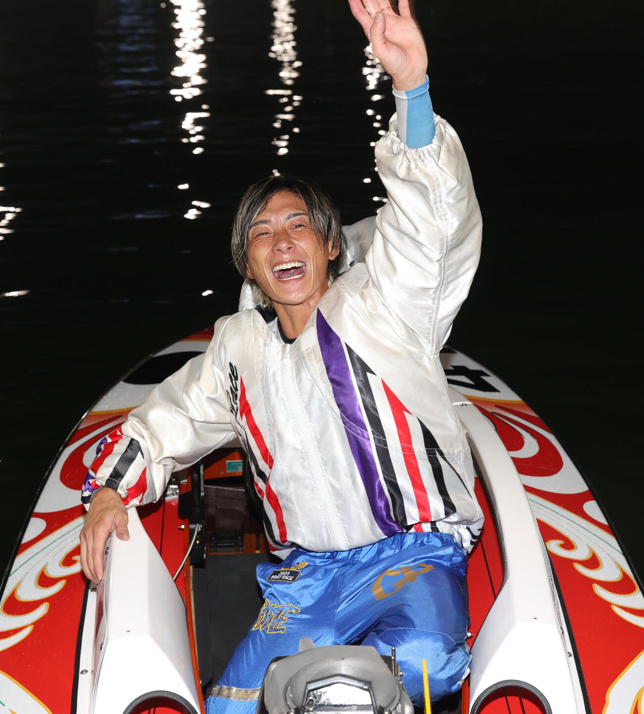 優勝した峰竜太（撮影・柴田隆二）
