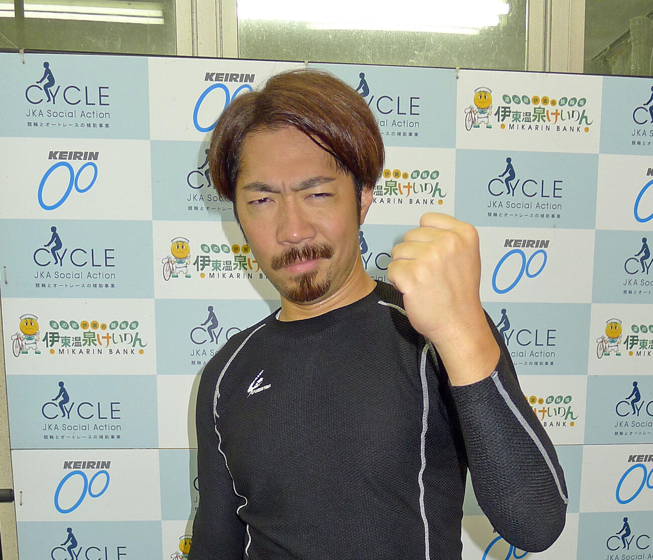 白星発進を決めて胸を張る柴田竜史