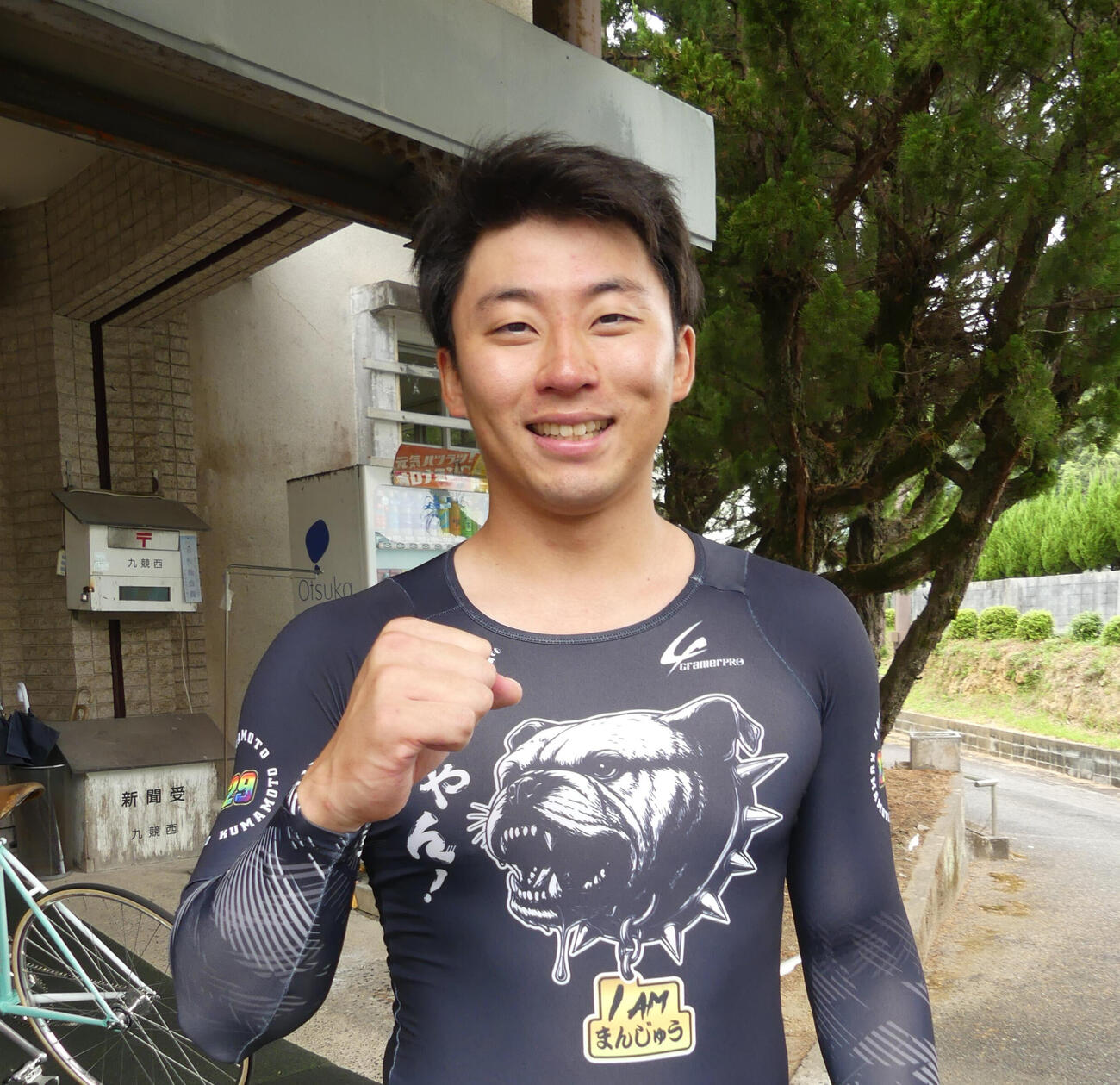 2日目2Rの財満伊織が逃げ切り1着に笑顔のガッツポーズ