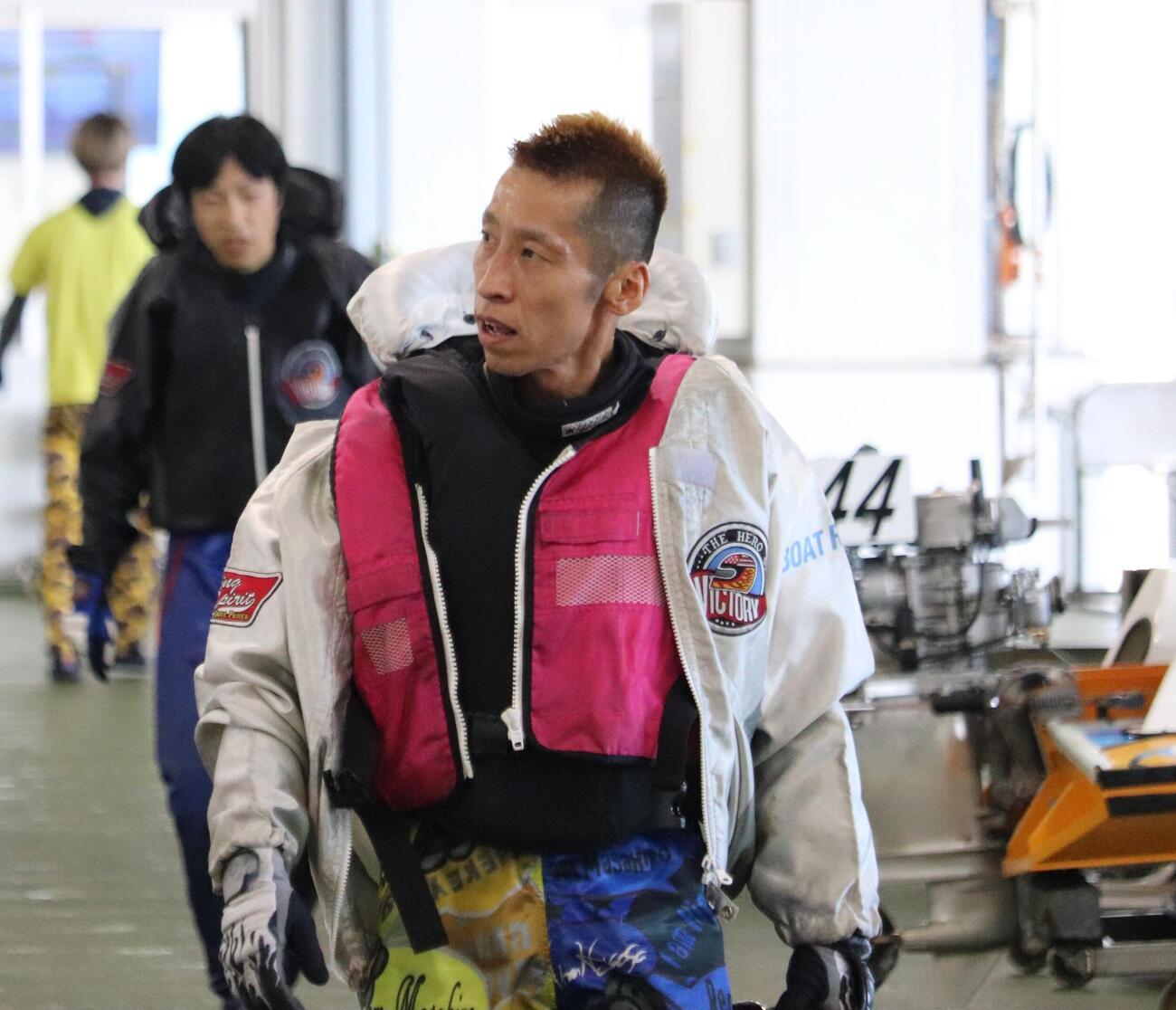 日笠勝弘が3日目を連勝。どや顔でピットに引き上げてきた