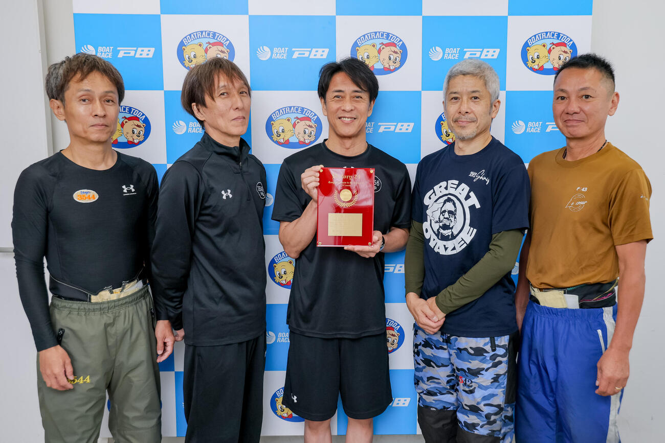 全24場制覇した田中信一郎は69期の同期に祝福される