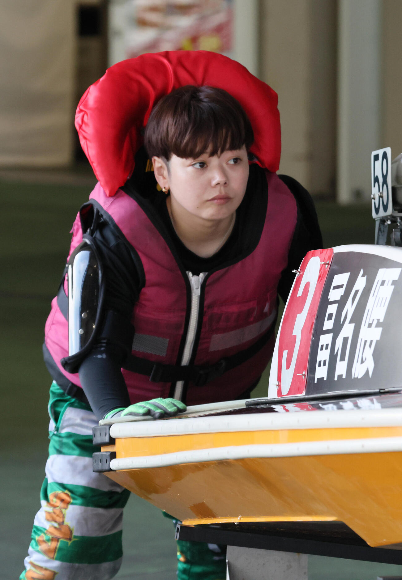 腕を上げる冨名腰桃奈が好発進を狙う