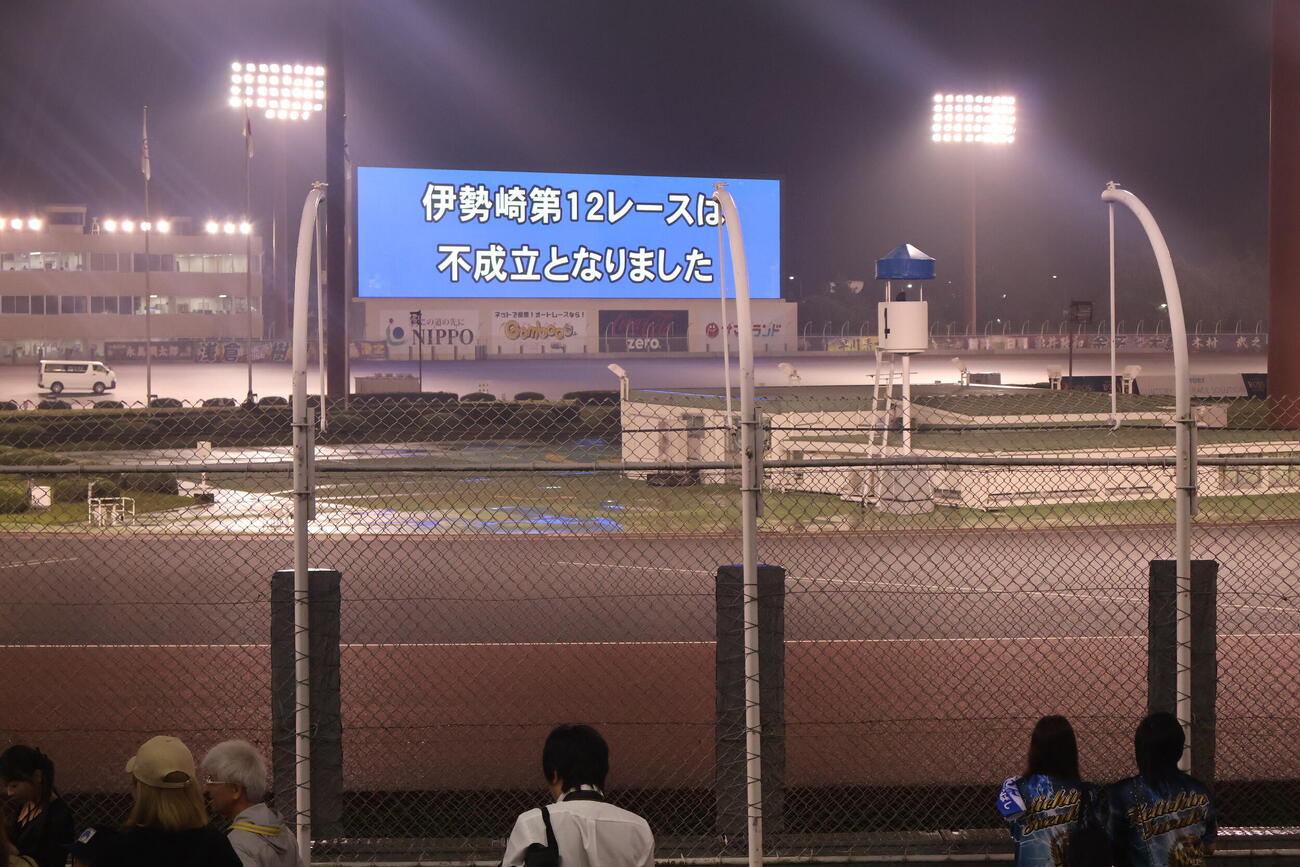 伊勢崎特別G1プレミアムカップは1周2角での落車事故により不成立となった