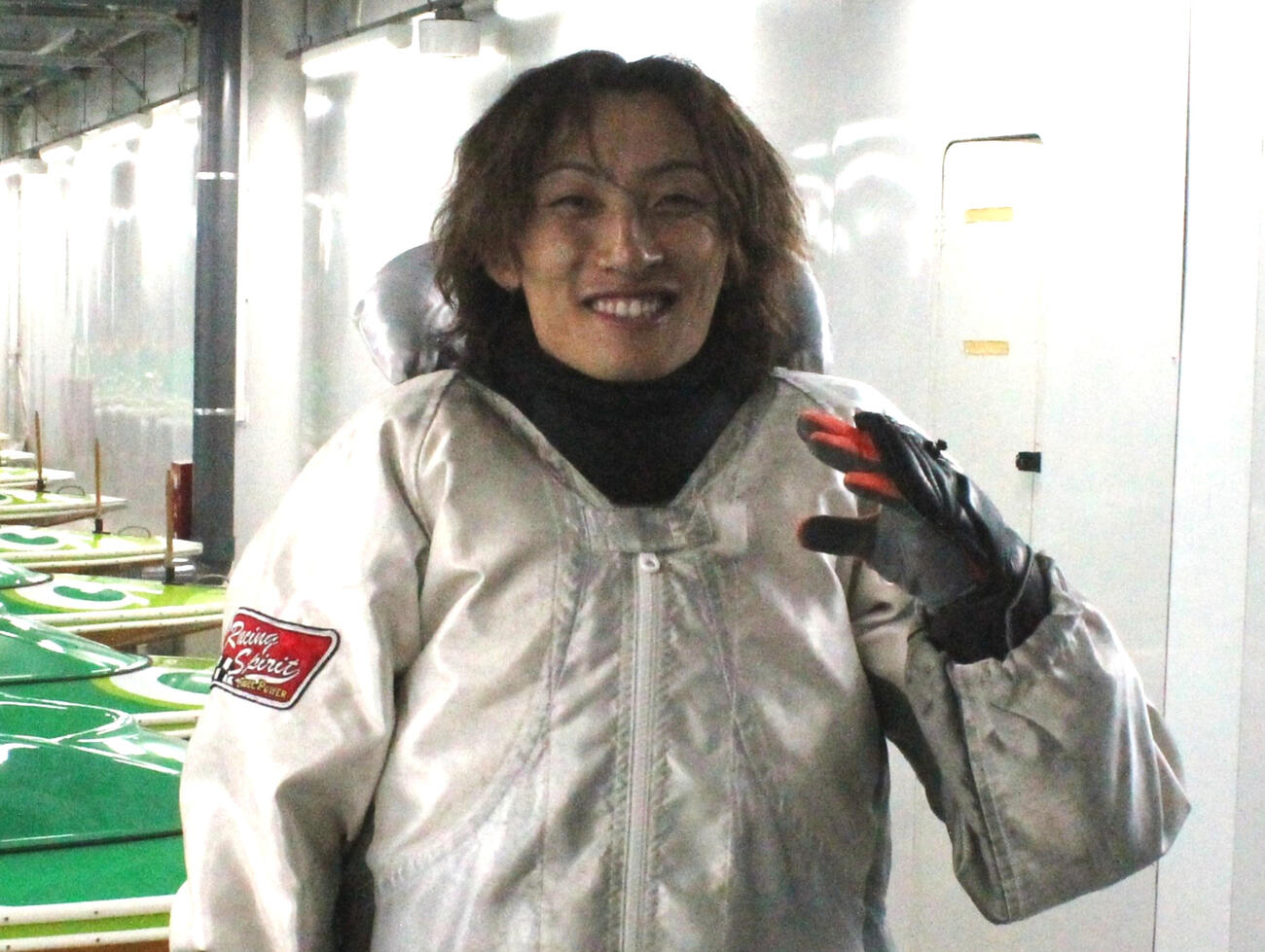 優出した豊田健士郎は「つ」ポーズを決める