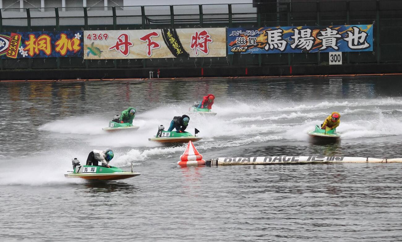 優勝戦は馬場貴也が今年3度目のV。鮮やかなイン速攻劇。掲示はラストとなる横断幕の前を駆け抜けた（撮影・北條直治）