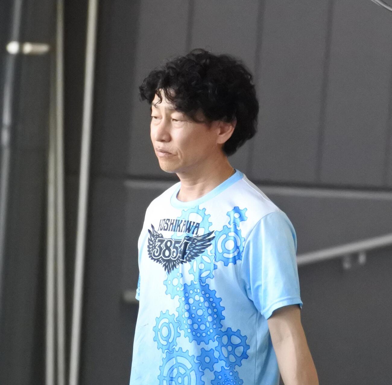 地元の吉川元浩が主導権を譲らない
