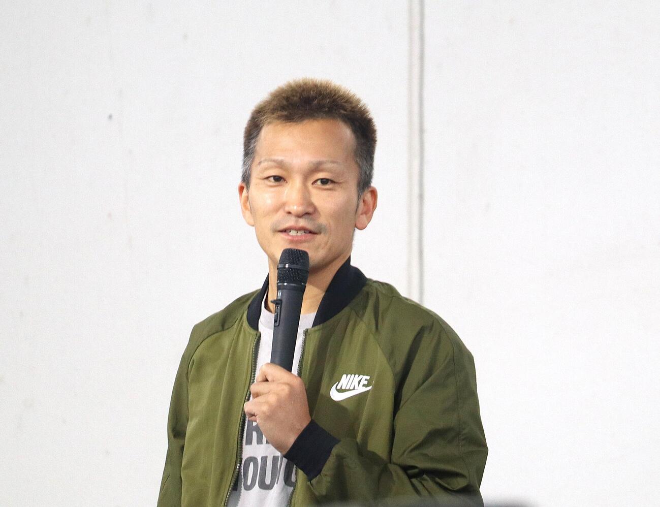 西山貴浩のトークショーが開催された
