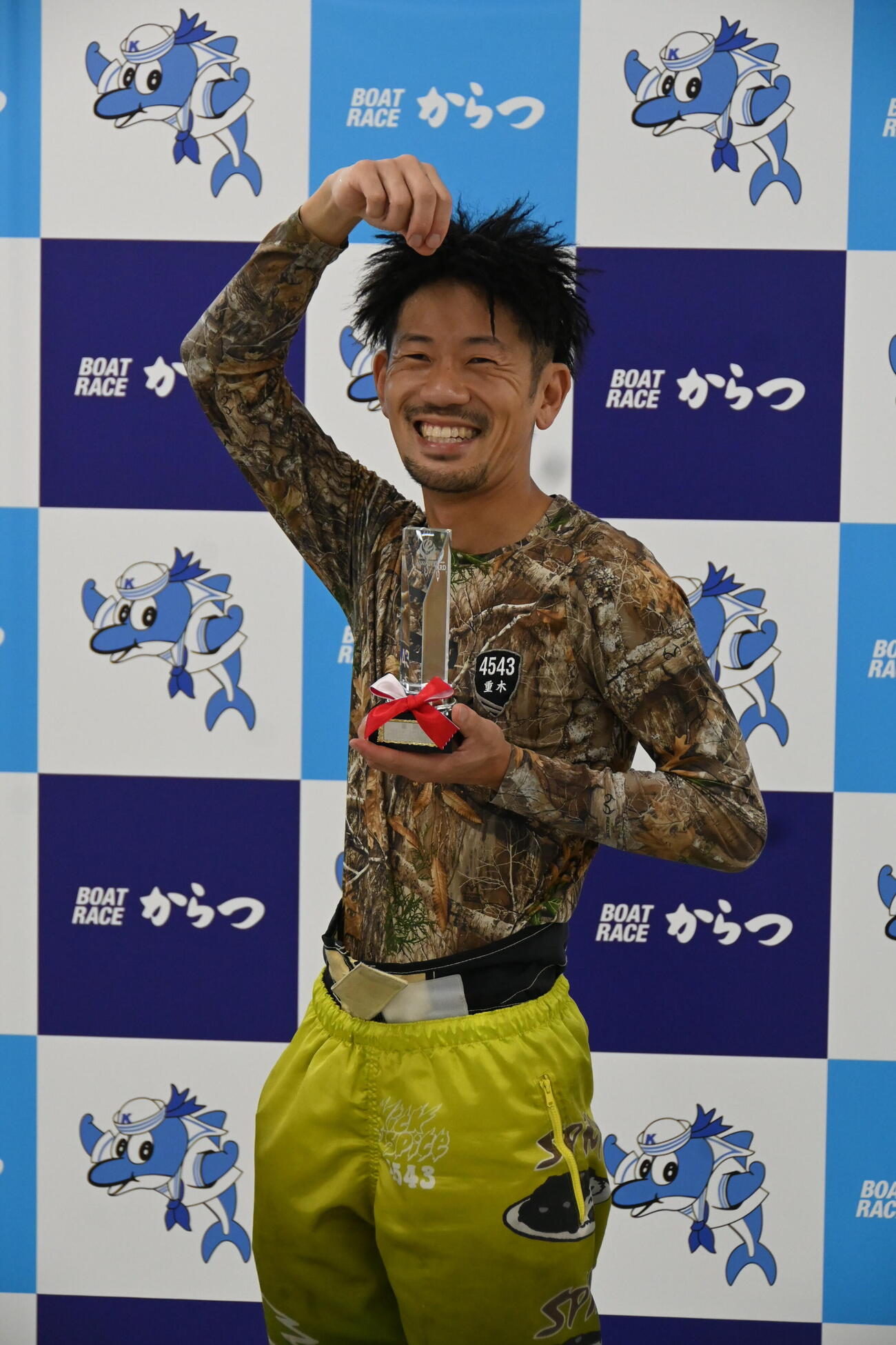 重木輝彦は日刊スポーツ杯を制し、お決まりのスパイシーポーズ