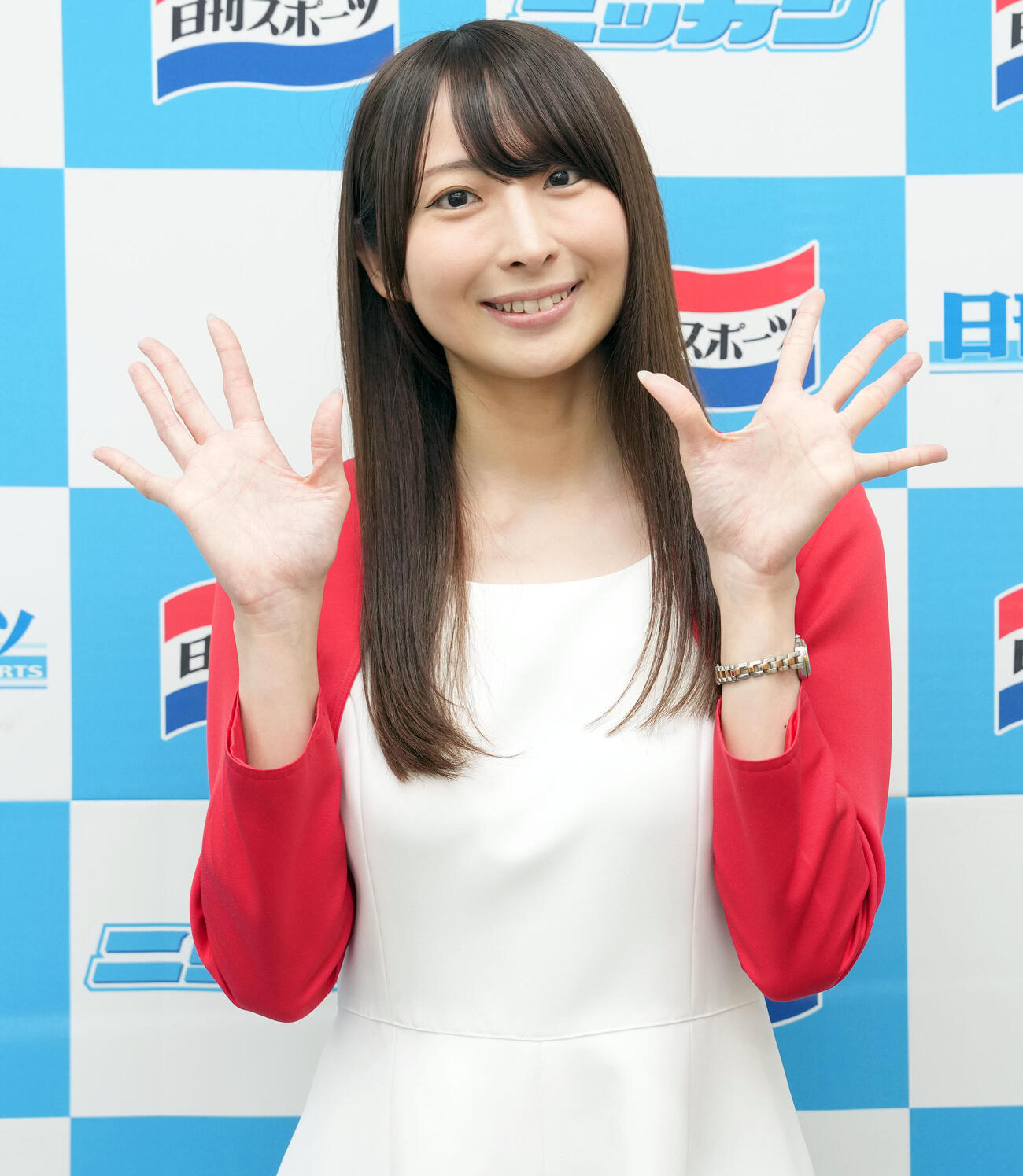 ボートレース津「ファン感謝3daysボートレースバトルトーナメント」のキャンペーンレディー小坂梨乃さん（撮影・たえ見朱実）