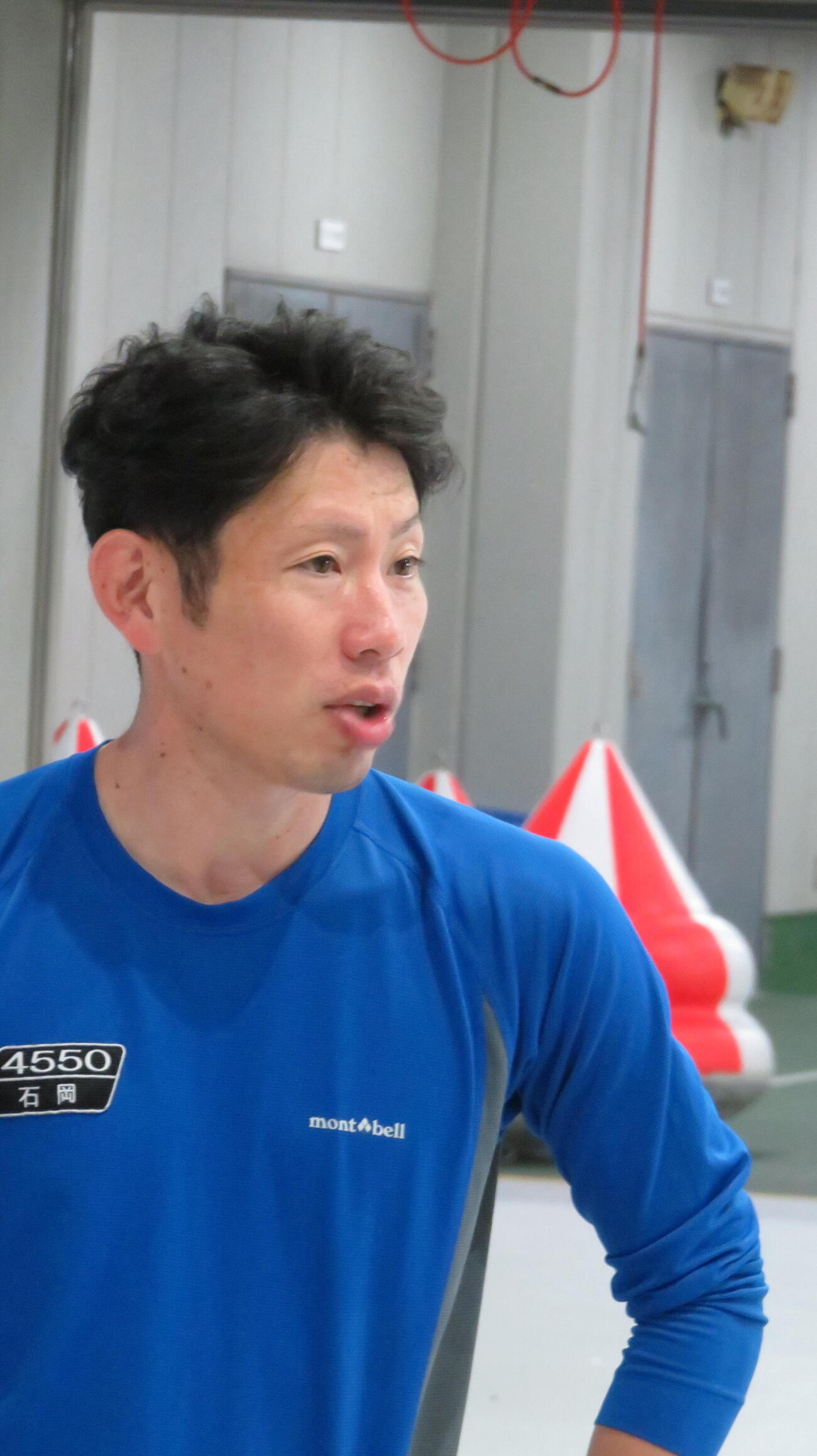 スタートの失敗を悔やむ石岡将太