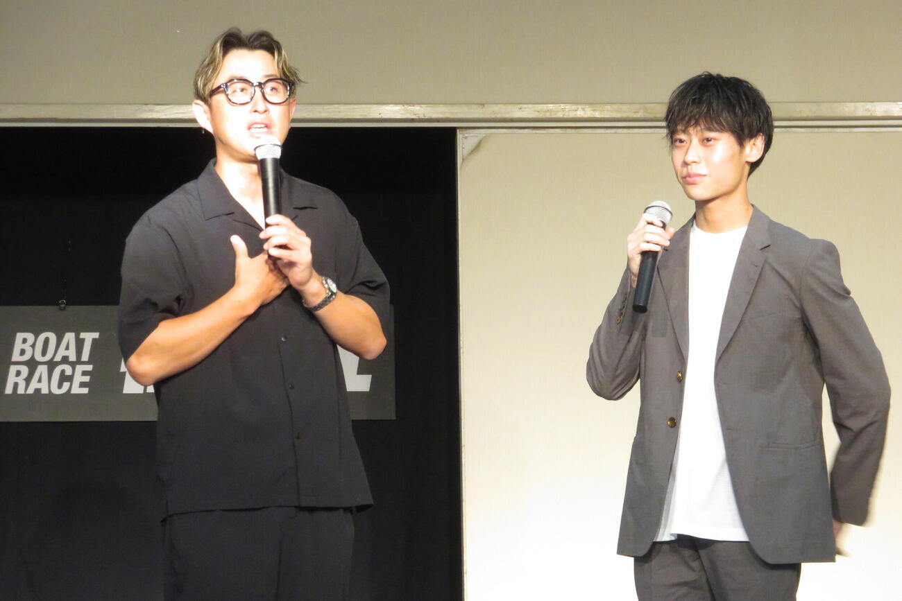 石本裕武（右）と元阪神の今成亮太氏がトークショー。多くのファンが集まった