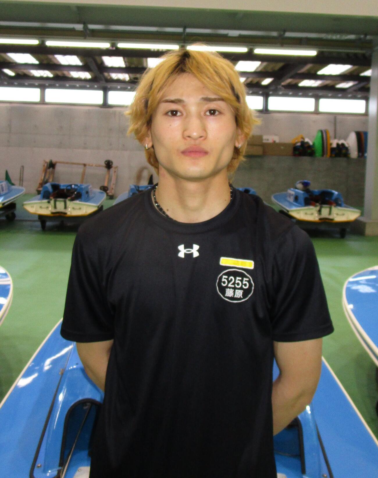 初日連勝を飾った藤原仙二