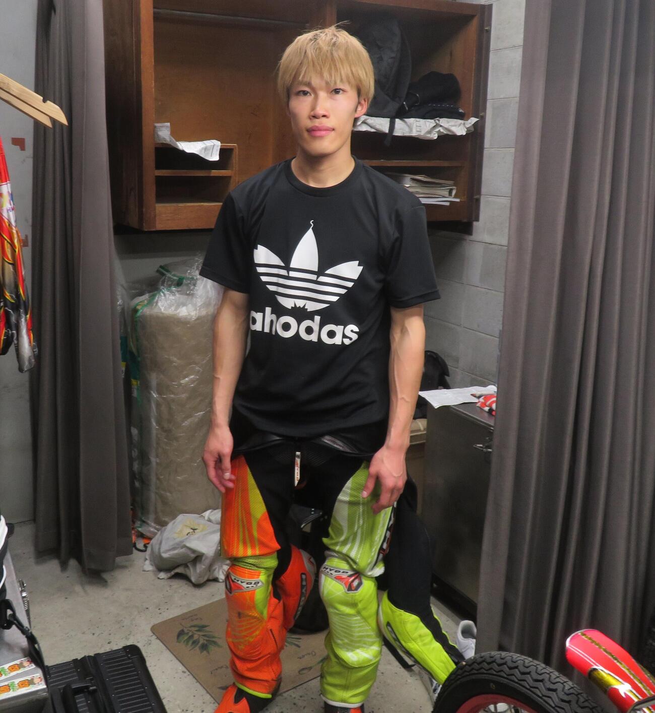 3着でレースを終えて悔しそうな表情の佐藤励（撮影・小川将司）