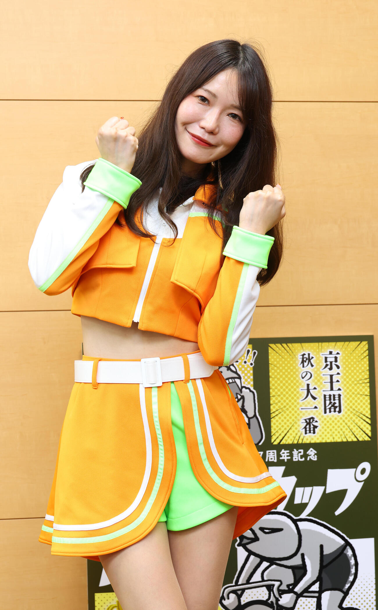 京王閣競輪G3のPRに訪れたマスコットガールのオーヴァルエンジェル一ノ瀬雪乃さん（撮影・中島郁夫）