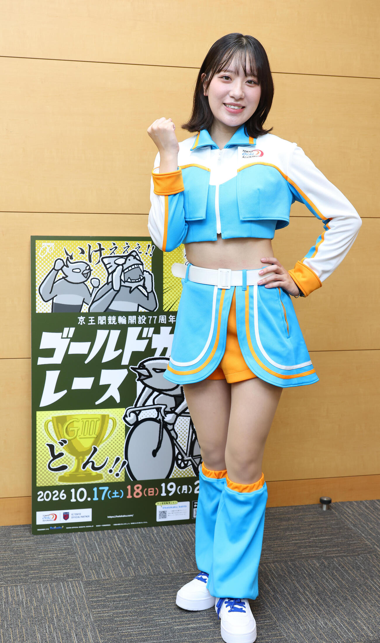 京王閣競輪G3のPRに訪れたマスコットガールのオーヴァルエンジェル村川葵さん（撮影・中島郁夫）